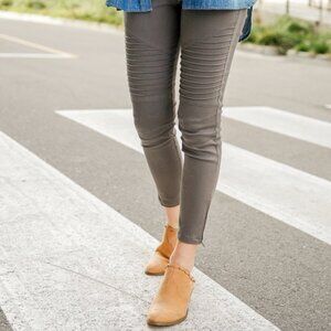 NWT Grey umgee USA Moto Jeggings